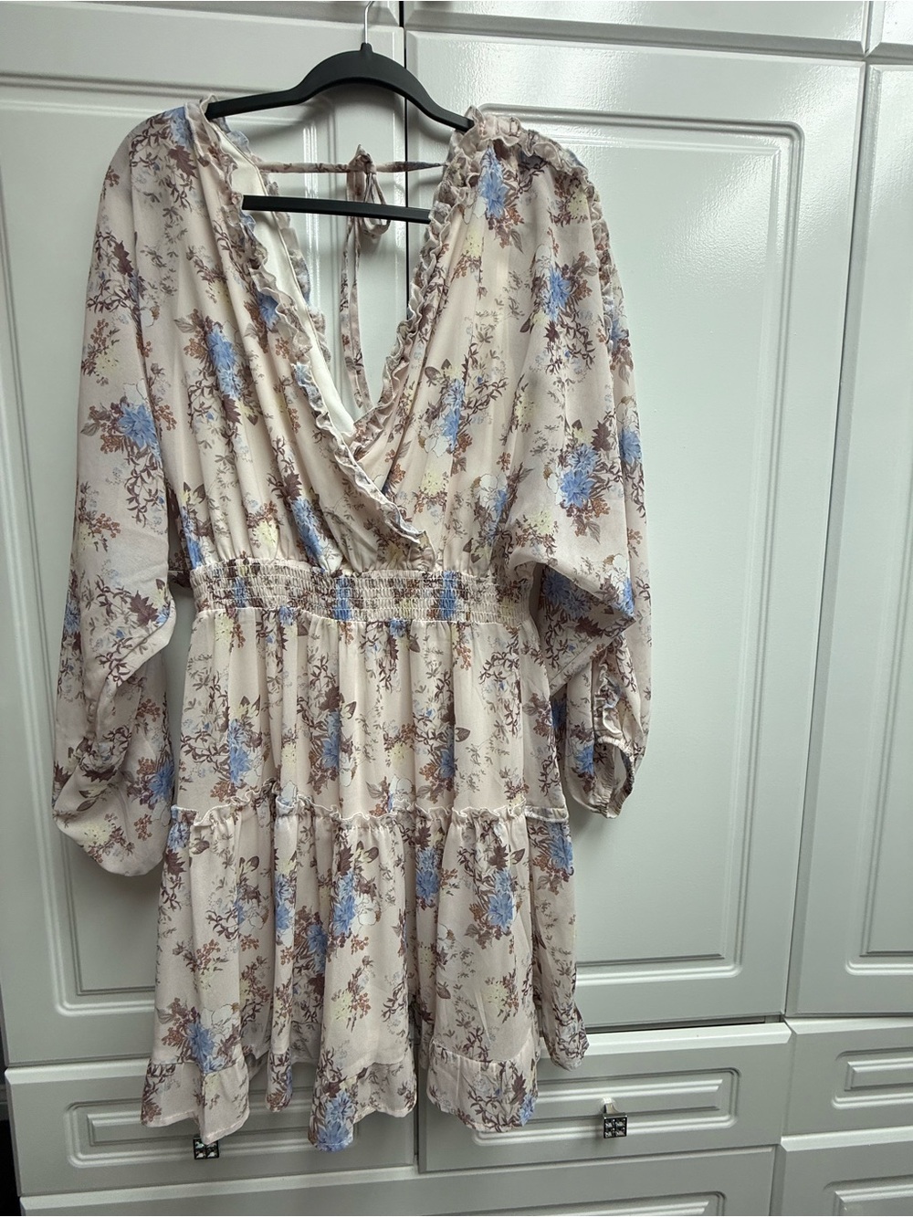 Floral V-Neck Tie-Back Mini Dress in Cream and Blue